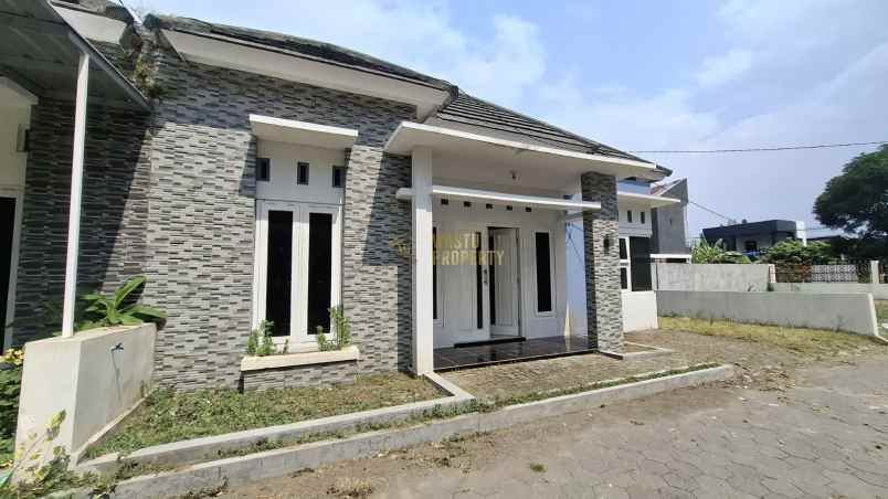 dijual rumah kadirojo purwomartani