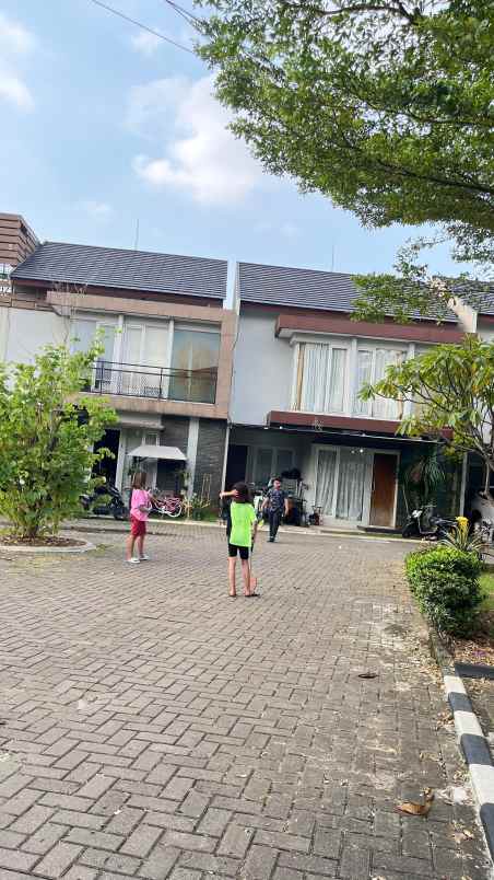 dijual rumah kampung dukuh