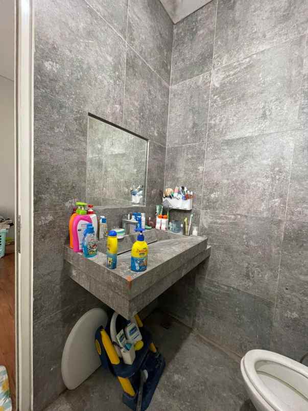 dijual rumah karang empat