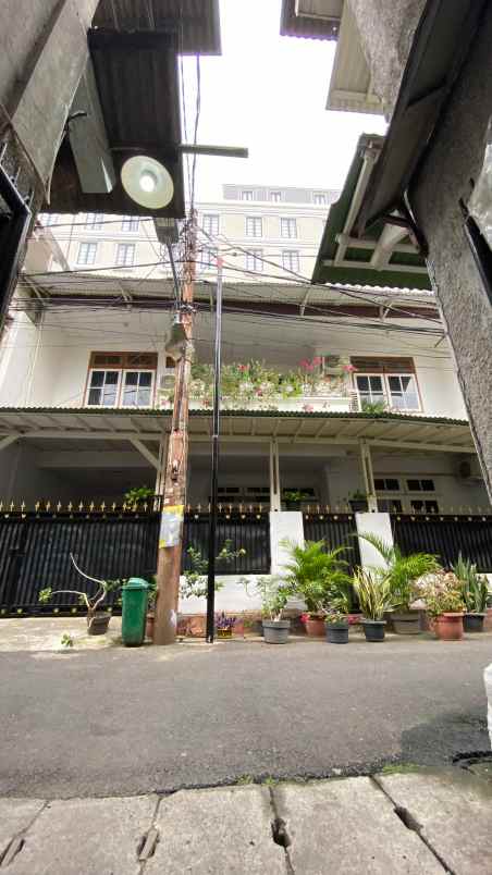 dijual rumah kebon kacang