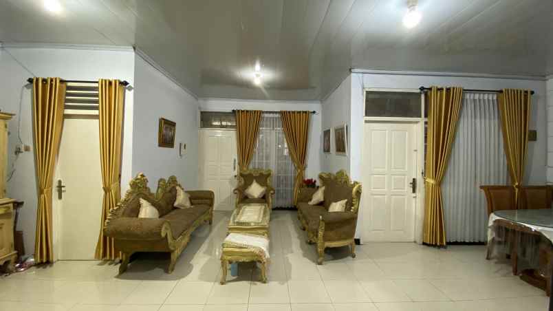 dijual rumah kebon kacang