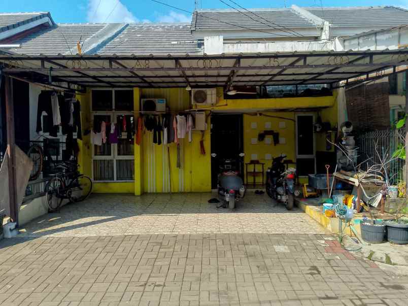 dijual rumah komplek cluster golden