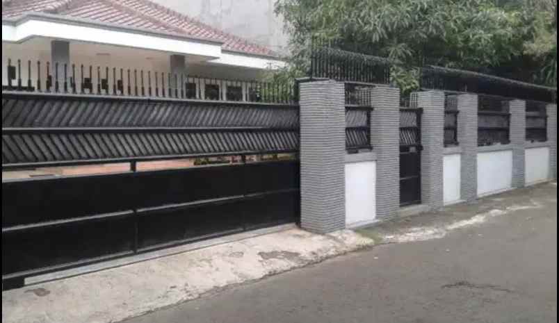 dijual rumah komplek diskum ad cipinang
