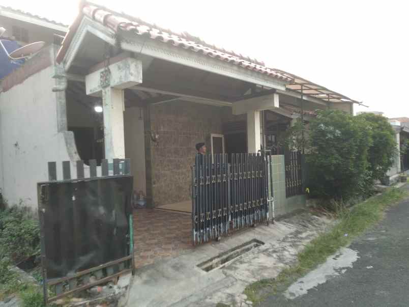 dijual rumah komplek kunciran mas permai