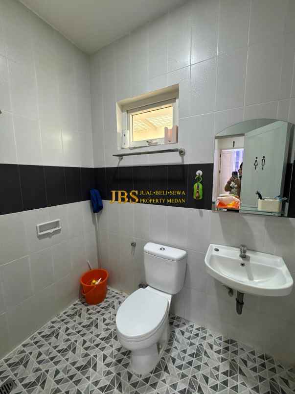 dijual rumah komplek mutiara palace