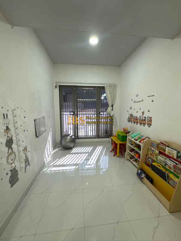 dijual rumah komplek mutiara palace