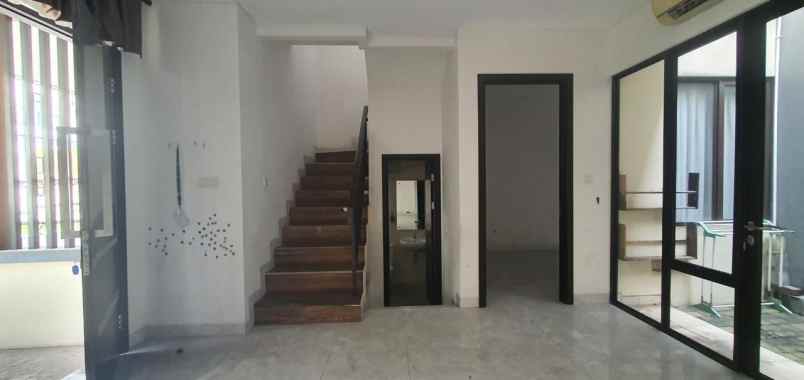 dijual rumah lavon swan city cluster