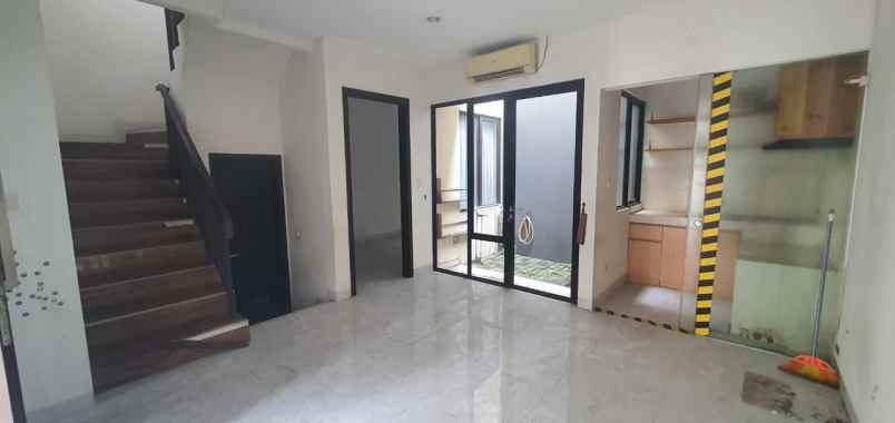 dijual rumah lavon swan city cluster