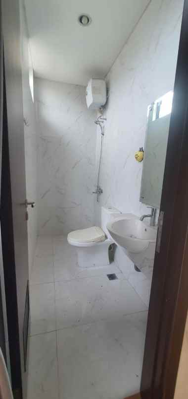 dijual rumah lavon swan city cluster