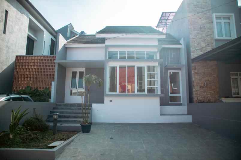 dijual rumah lembang bandung barat