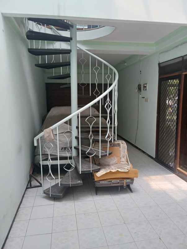 dijual rumah manyar kartika