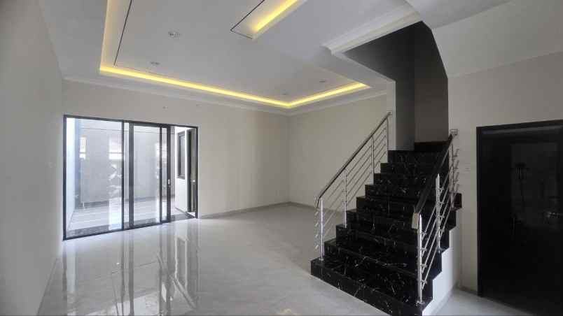 dijual rumah manyar kertoadi