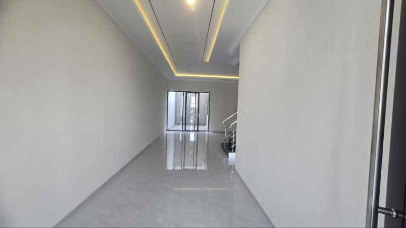 dijual rumah manyar kertoadi