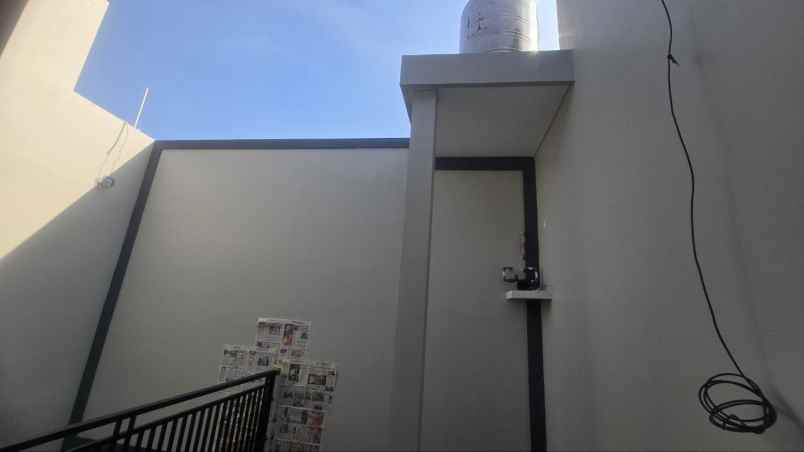 dijual rumah manyar kertoadi