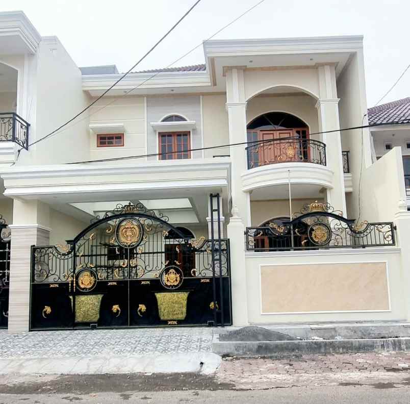 dijual rumah manyar rejo