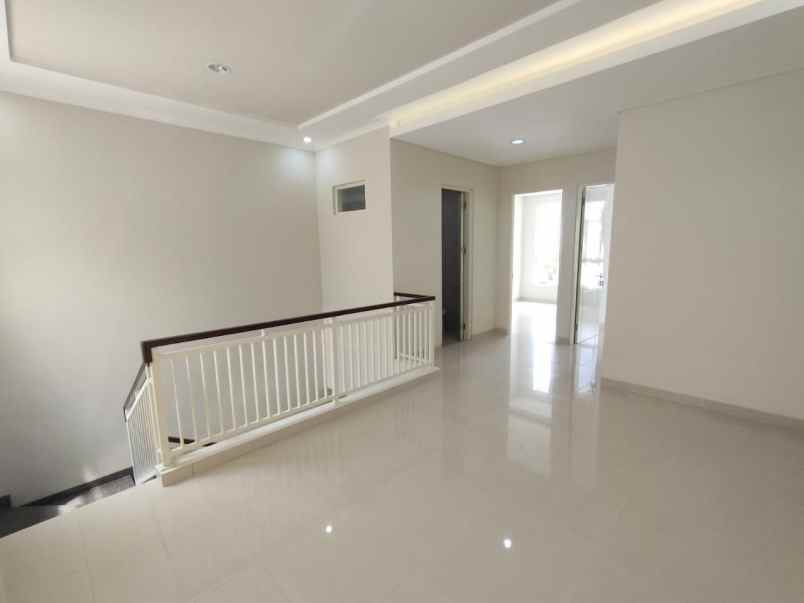 dijual rumah manyar tirtoasri