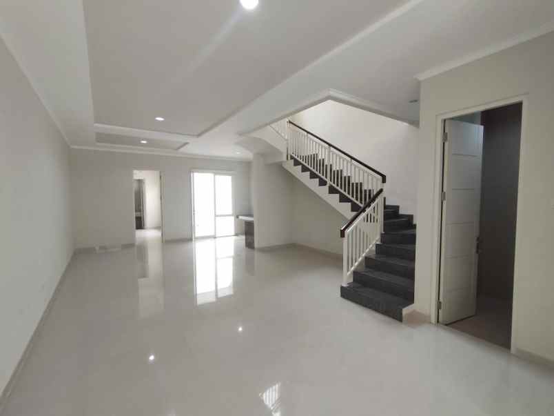 dijual rumah manyar tirtoasri