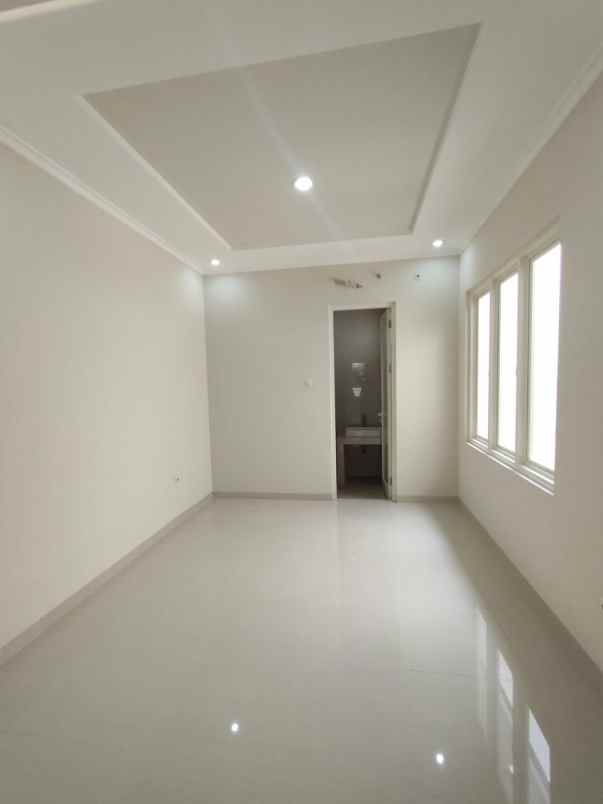 dijual rumah manyar tirtoasri