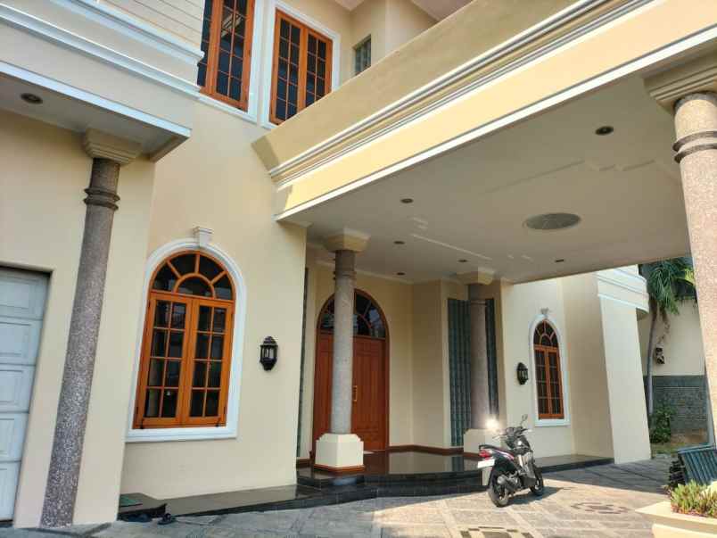 dijual rumah margorejo