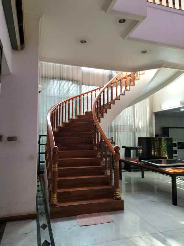 dijual rumah margorejo