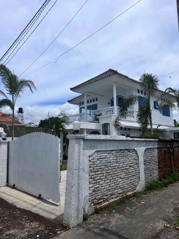 dijual rumah meninting