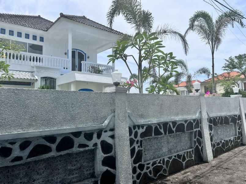 dijual rumah meninting