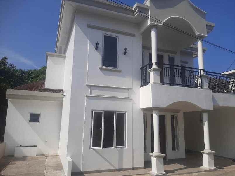 dijual rumah modern minimalis siap huni di jagakarsa