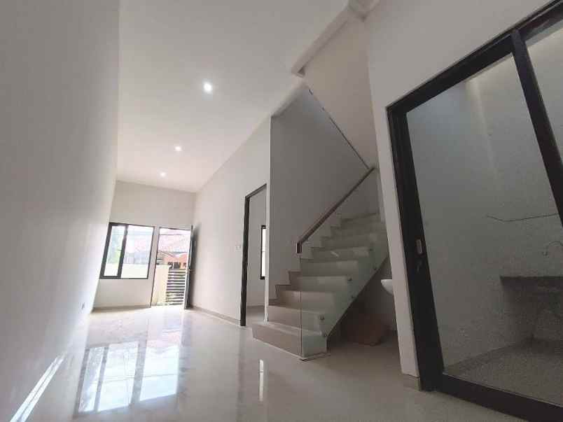 dijual rumah mulyosari