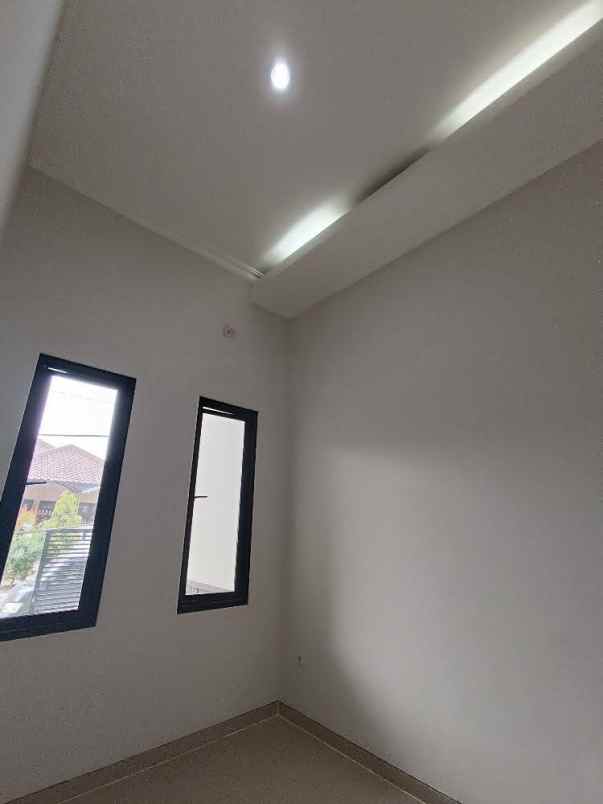 dijual rumah mulyosari