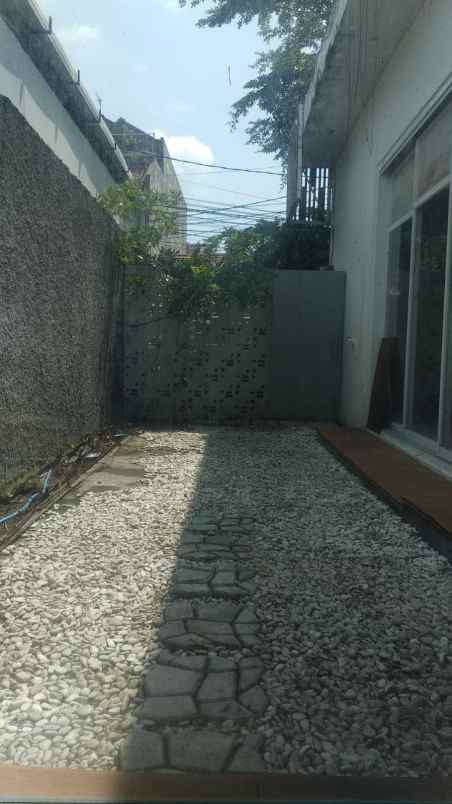 dijual rumah ngagel wasana