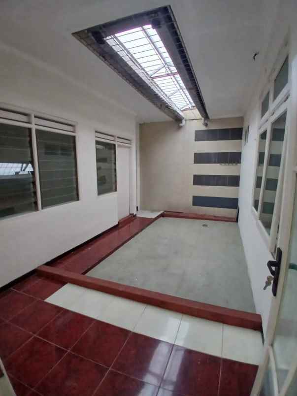 dijual rumah nirwana eksekutif