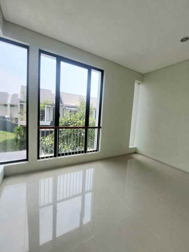 dijual rumah north west hill citraland