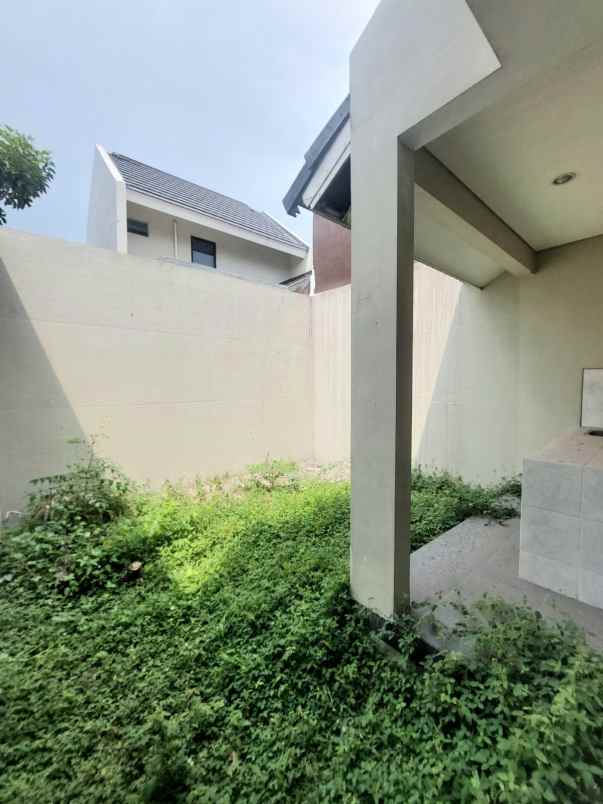 dijual rumah north west hill citraland