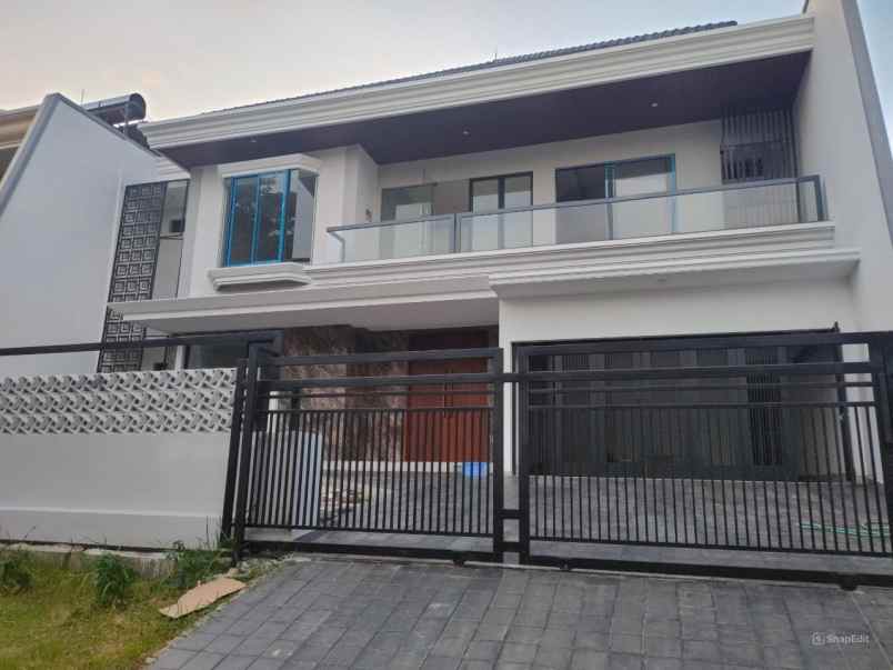 dijual rumah pakuwon city