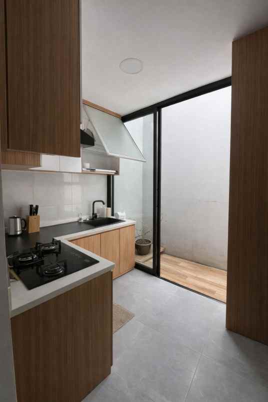 dijual rumah pakuwon city