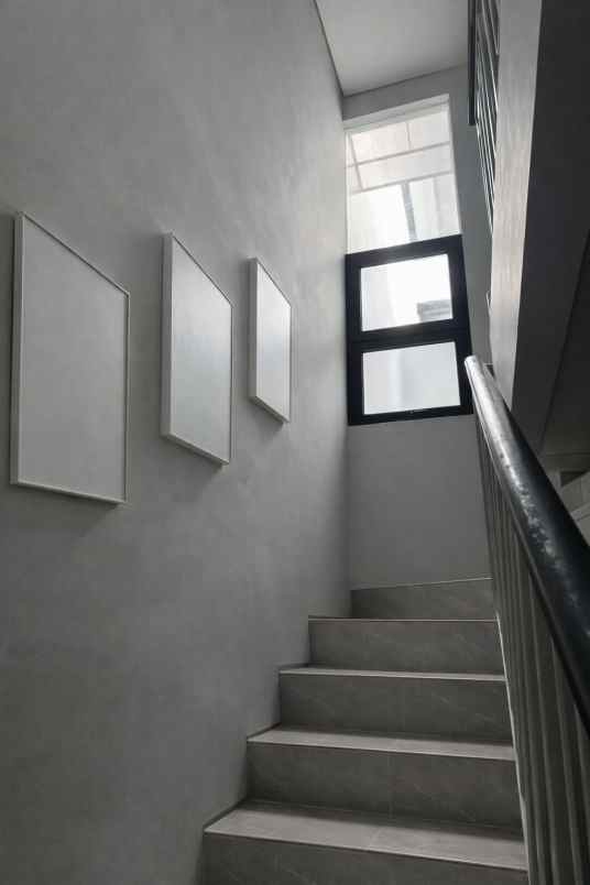 dijual rumah pakuwon city