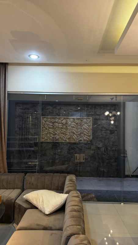 dijual rumah pakuwon city
