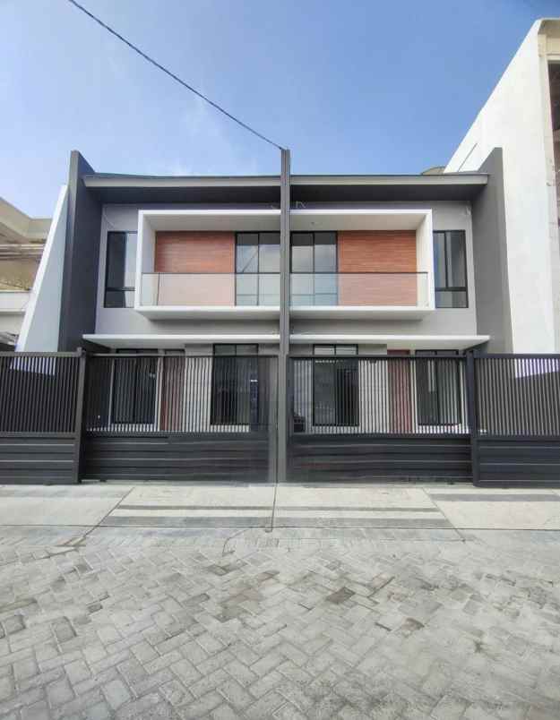 dijual rumah pakuwon city florence
