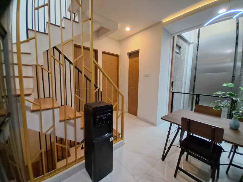 dijual rumah pejaten raya jakarta selatan