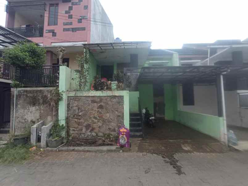 dijual rumah permana