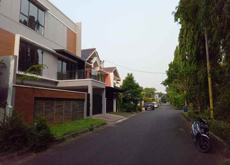 dijual rumah perumahan modernland