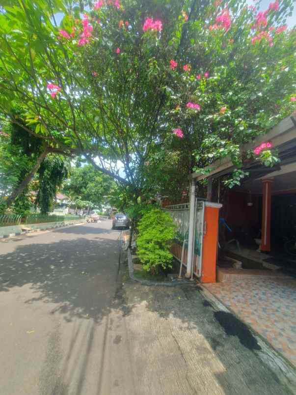 dijual rumah perumnas klender malaka