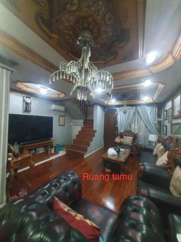 dijual rumah perumnas klender malaka