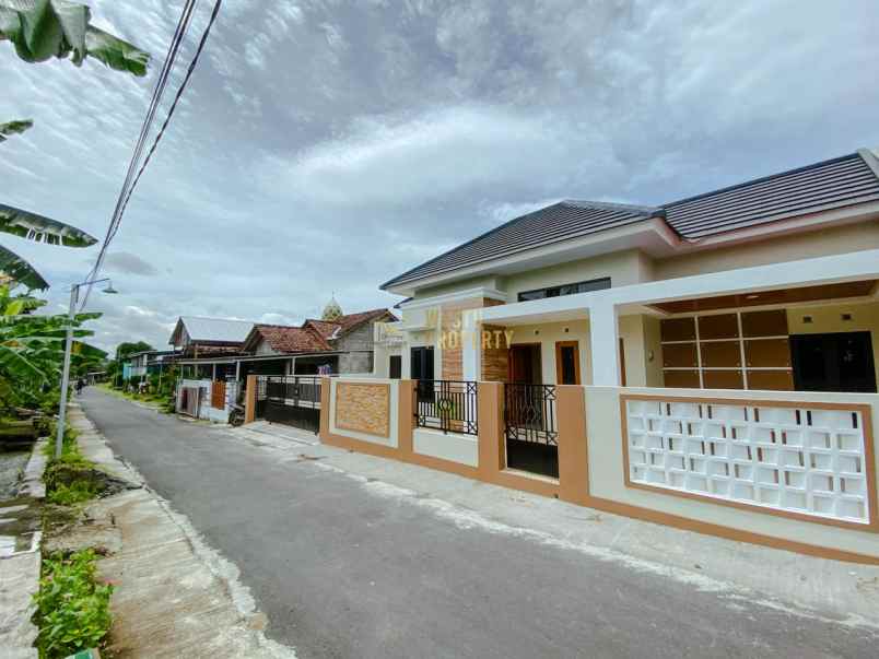 dijual rumah purwomartani