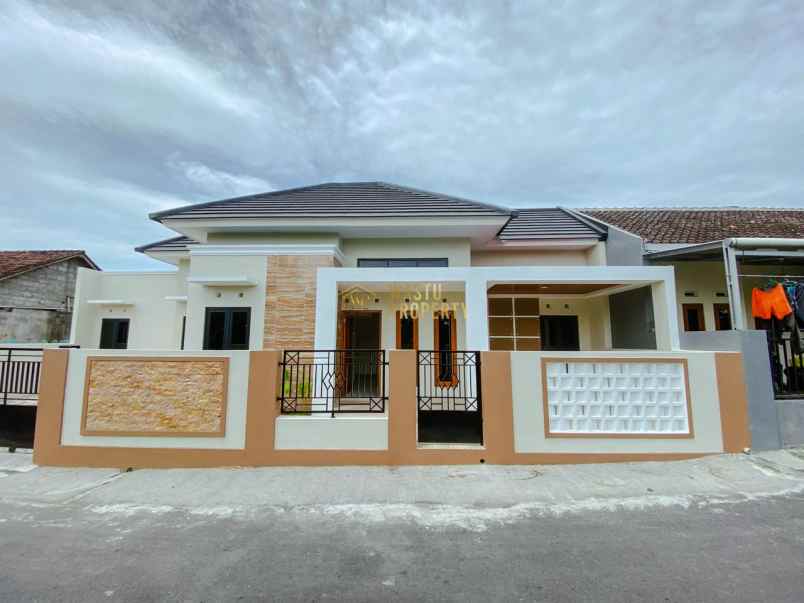 dijual rumah purwomartani