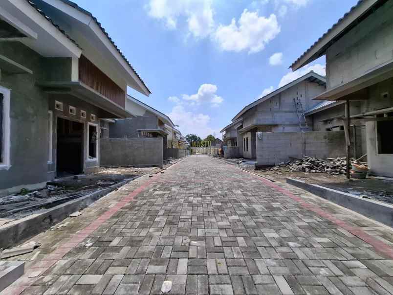 dijual rumah purwomartani kalasan