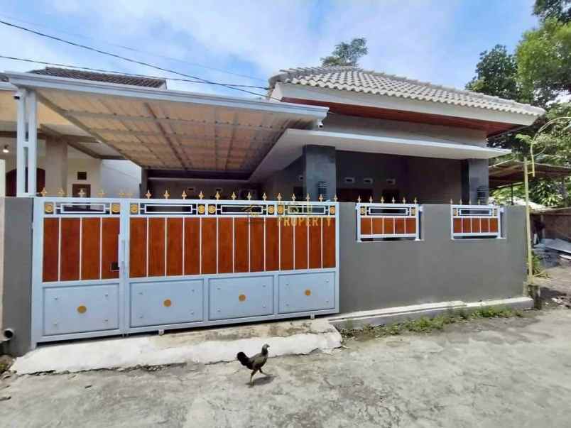 dijual rumah purwomartani kalasan