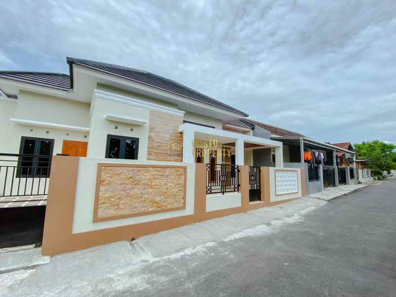 dijual rumah purwomartani kec kalasan