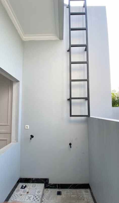 dijual rumah raden saleh