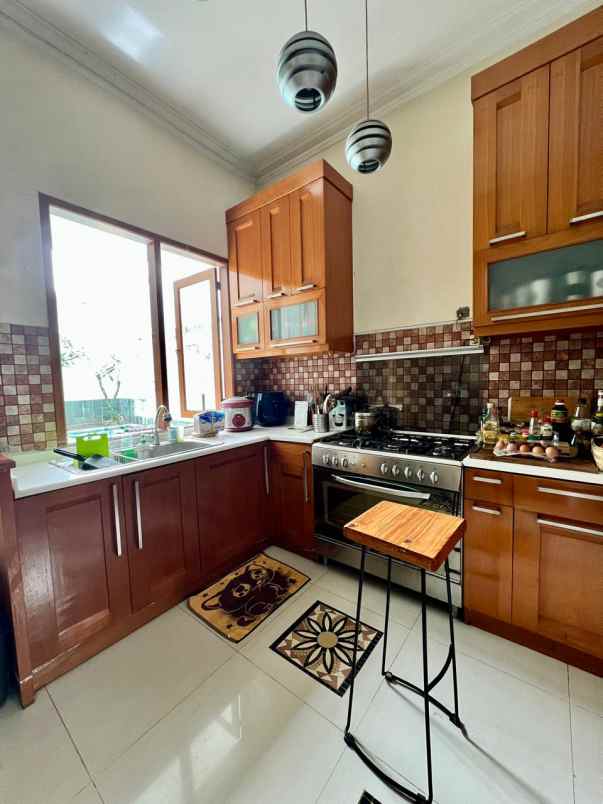 dijual rumah radio dalam